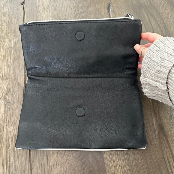 Black and white clutche - Picture 2 of 4